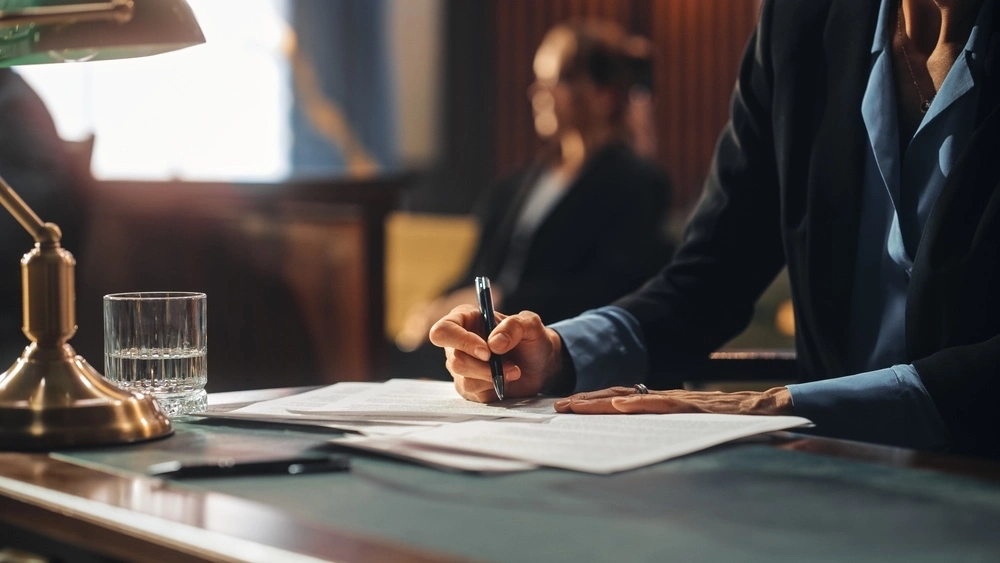 A professional assault lawyer representing a client in court, ready to present a robust defense before the judge and jury on behalf of their client.